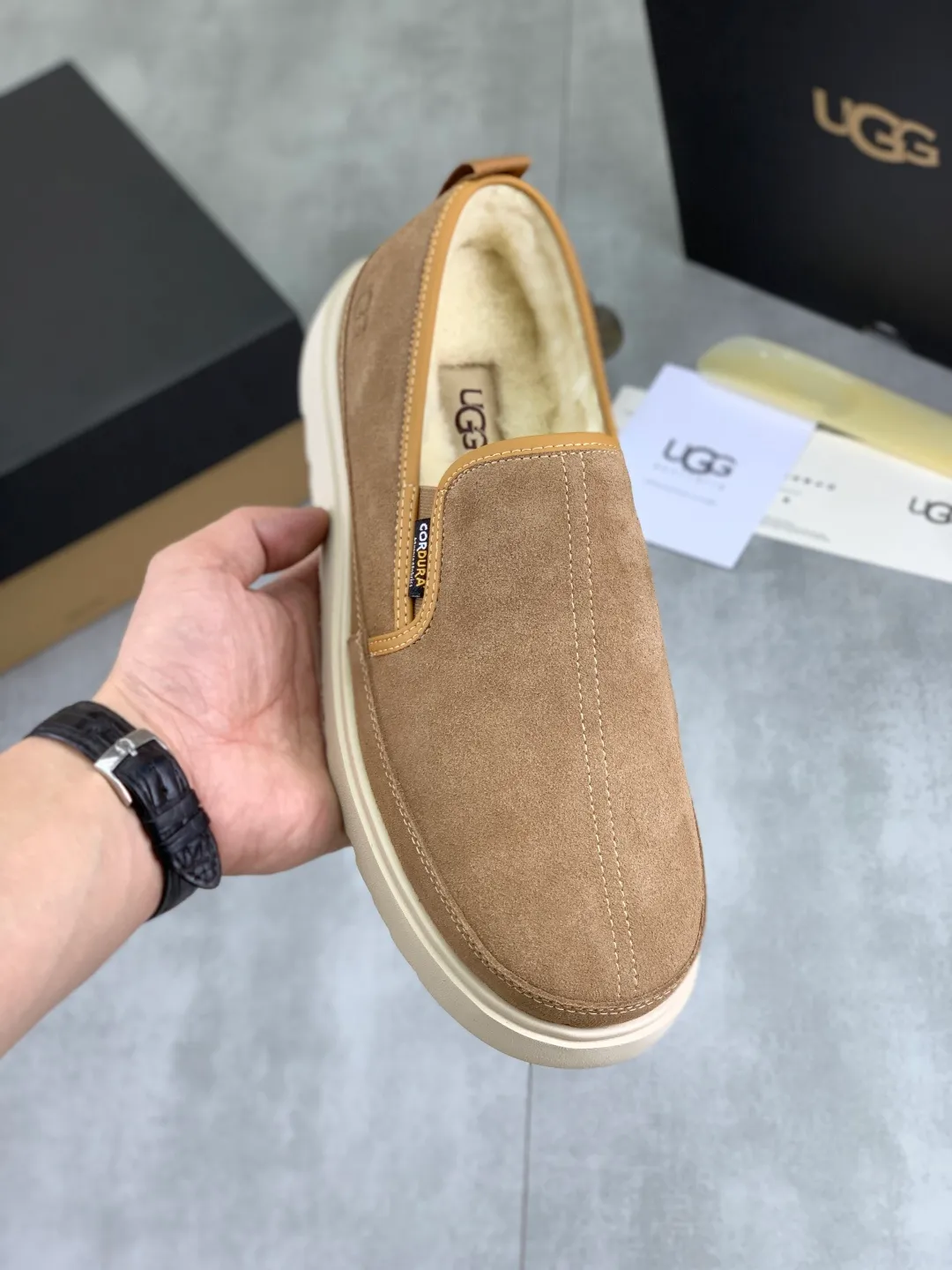 Men's men's shoes 💰P580 [New style] hot style 💰 versatile casual slip-on fur shoes 🆘 "Real Wool" [UGG] 👉 hot style men's shoes official website synchronization 🔰 quality [proud] is not comparable to the imitations in the general market 🌀 The upper is imported Italian frosted calfskin, and the lining: foot pad 🅰️ grade 🐑 real wool 👻 Only Grade A can show the effect The hand feels smooth and delicate 🔱The shoe shape is grand, only the factory can achieve it 🎄The perfect toughness of the original outsole 👻⬛️ can allow customers to bid farewell to one-time consumption. Real wool lining, super warm. Available in black or brown. Size: 39-44